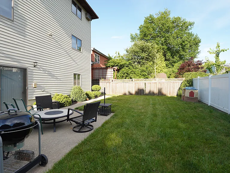 77 Highland Pl #2 — Photo 26