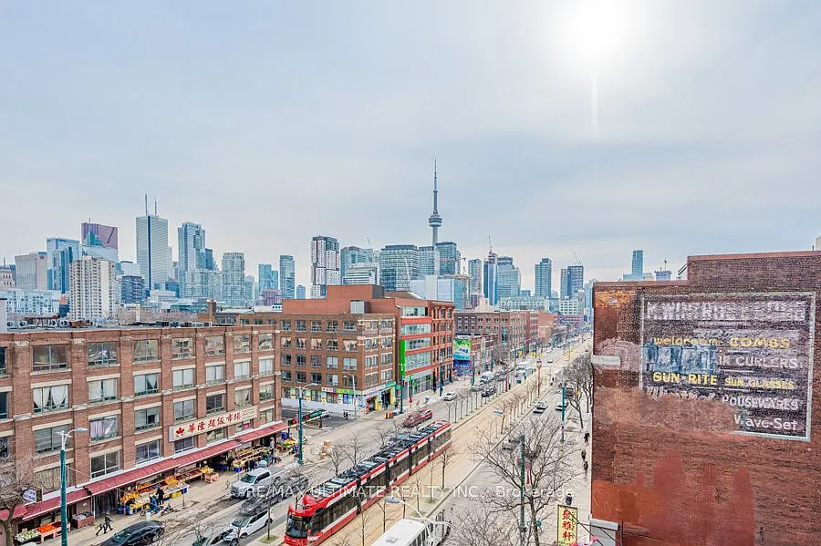 10 Willison Sq #809