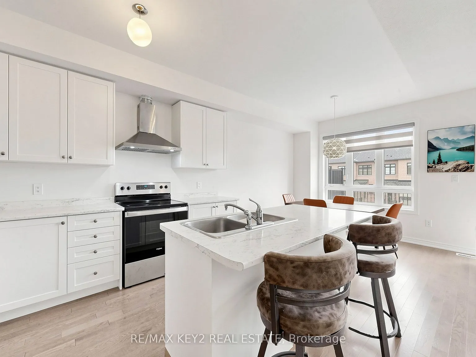 5 bed, $3,390 — Photo 2