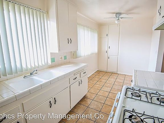 5th image of 919 S Flower St APT 06
