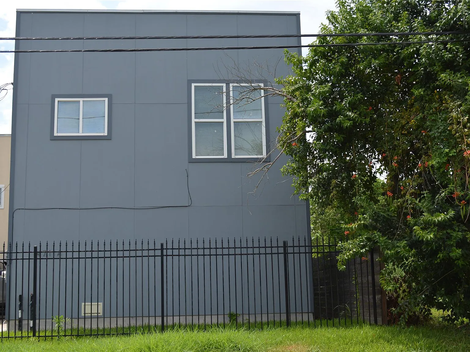 2 bed, 1.0 bath, 1100 sqft, $1,400 — Photo 2