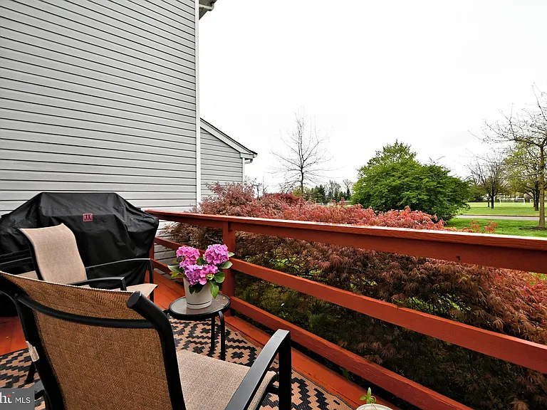 800 Beacon Ct — Photo 51