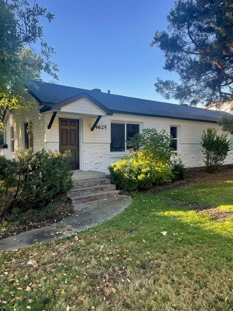 Building Photo - 4623 W Catalpa Dr