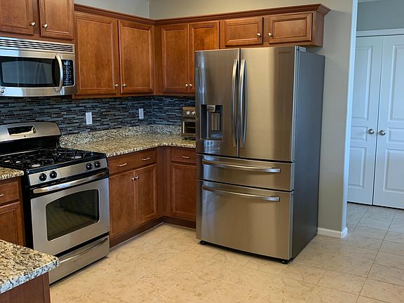 Kitchen w/ all stainless