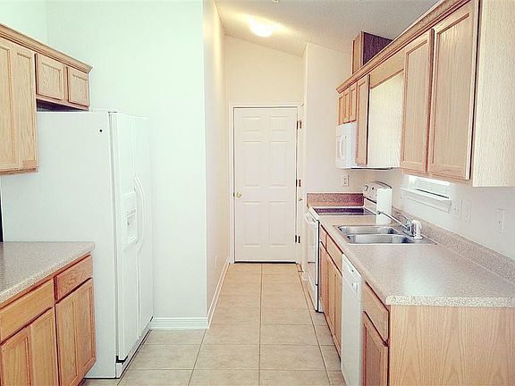 5th image of 884 Gonzalez Park Dr