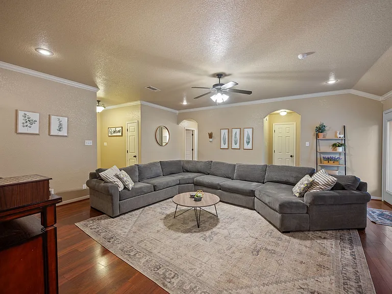 3805 Republic Of Texas Dr — Photo 2