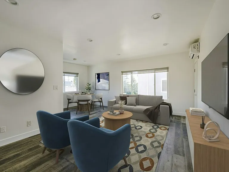 1333 W 36th Pl #3 — Photo 3