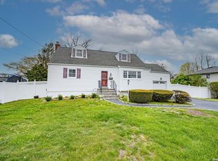 223 Justice St, West Babylon, NY 11704