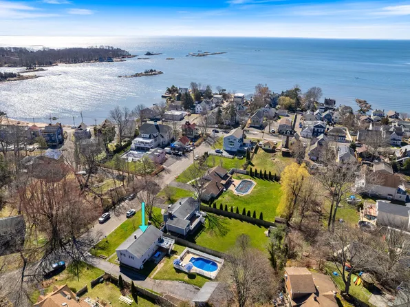 18 Midwood Road, Branford, CT 06405