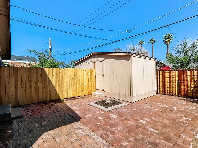 1326 W Monroe St — Photo 15