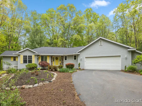 5291 Bonasa Dr NE, Rockford, MI 49341