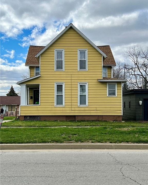 301 N Market St Hoopeston Il 60942 Zillow