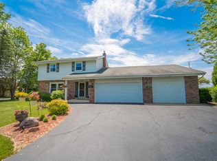3575 Summer Dr, Cedarburg, WI 53012