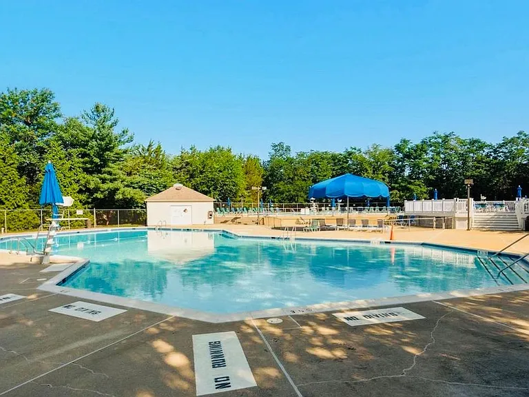 6904 Mary Caroline Cir #J — Photo 41