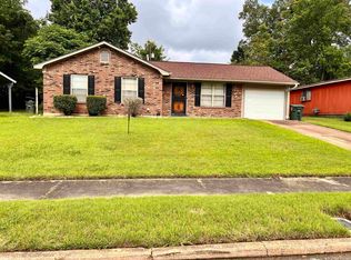 5060 Long Branch Dr, Memphis, TN 38109