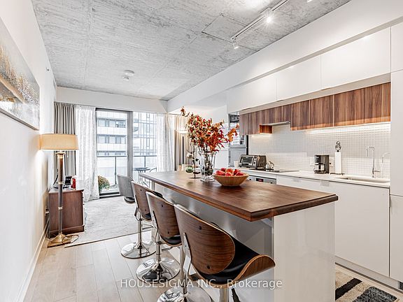 2nd image of 185 Roehampton Ave #1201