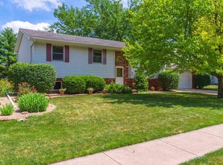 607 N East St, Hudson, IL