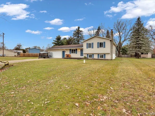 5357 Hemlock Ct, Columbiaville, MI 48421