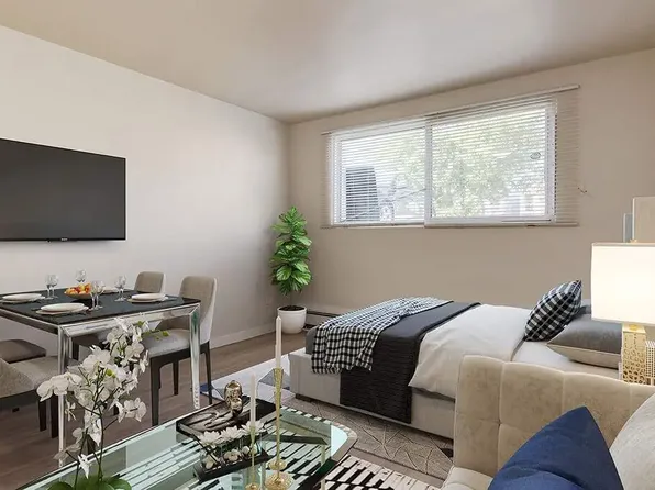 10828 97th St NW #5, Edmonton, AB T5H 2M3