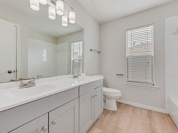 5th image of 2444 Breanna Way
