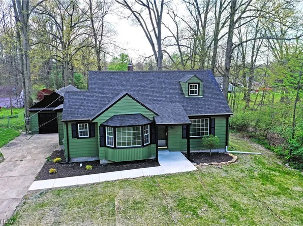 3384 Lakeside Dr, Mineral Ridge, OH 44440