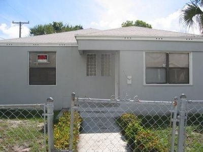 900 10th St, Lake Park, FL, 33401