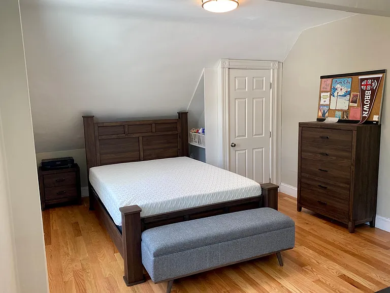 Bedroom 3 w Queen bed, side table, dresser