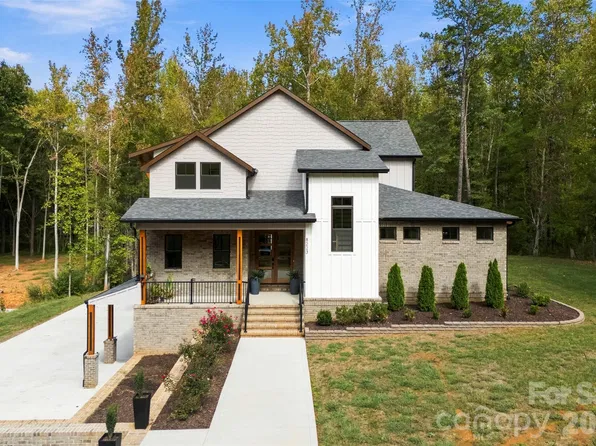 8223 Max Meadows Dr, Charlotte, NC 28227