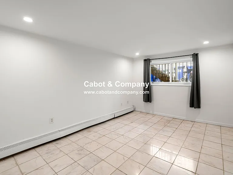 186 W 7th St #A — Photo 17