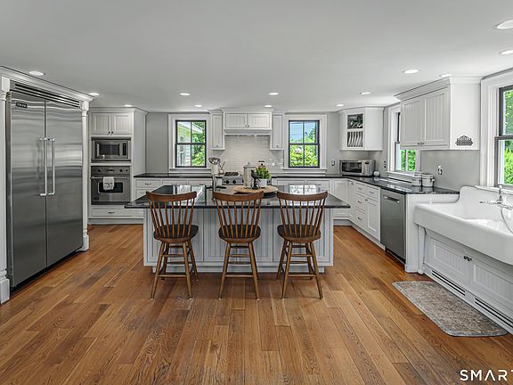 4th image of 261 Wilton Road West