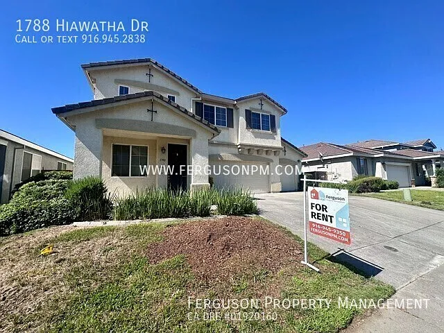 Four Bedroom Home With a Bonus Room in West Roseville — Photo 2