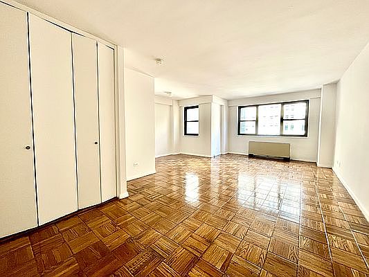 4th image of 7 E 86th St APT 10C