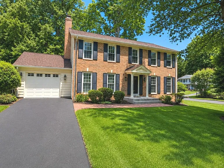 4912 Bexley Ln — Photo 1