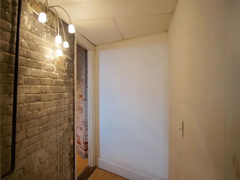 124 Almy St #1A — Photo 17