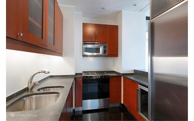 Rented by Douglas Elliman | media 19