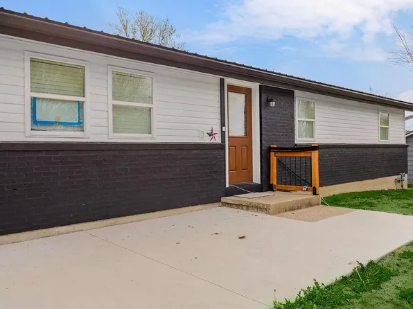 1001 Main St, Waverly, MO 64096