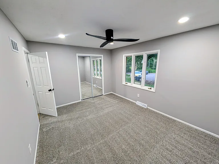 7718 Kenwood Ave — Photo 15