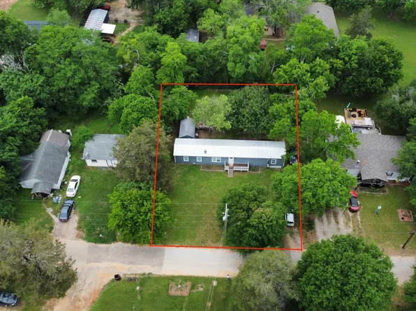 212 Hunter St, Arp, TX 75750