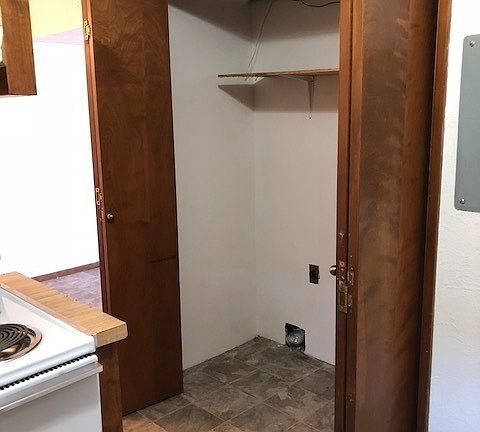 5th image of 180 Stoneway Ter NW APT 1