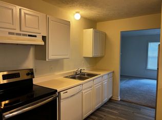 740 Vicki Dr #B, Huntsville, TX 77340