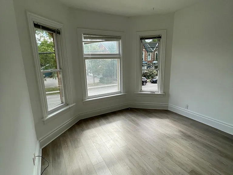 323B Woolwich St NW — Photo 8