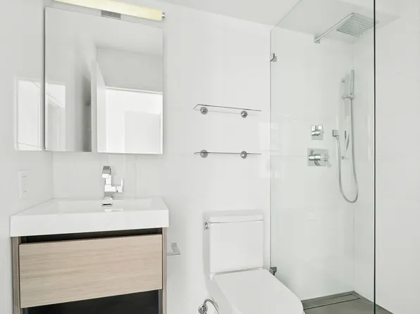 2250 Broadway image 10 of 12