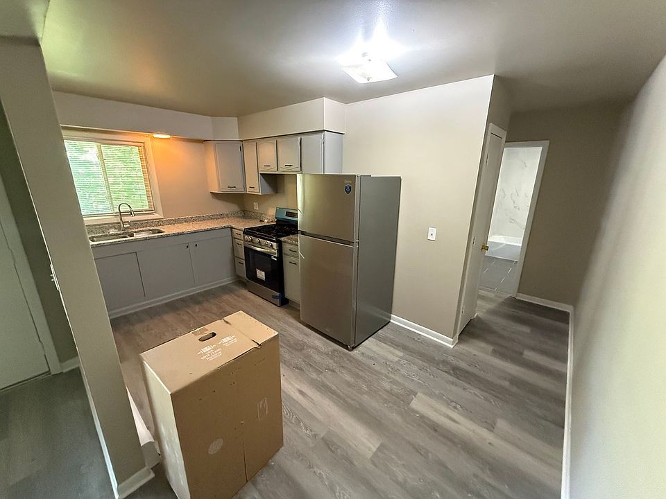 2nd image of 2415 Paradise Blvd APT 4