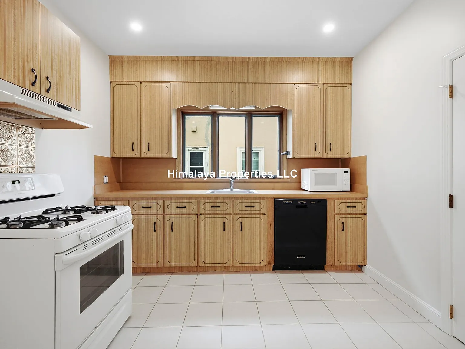 5 bed, $7,500 — Photo 1