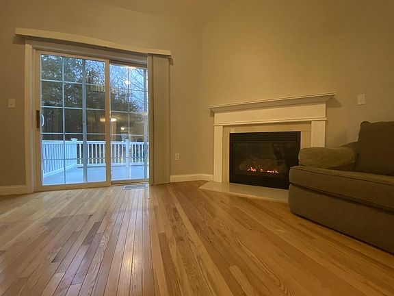 5th image of 877 Auburnville Way APT J5
