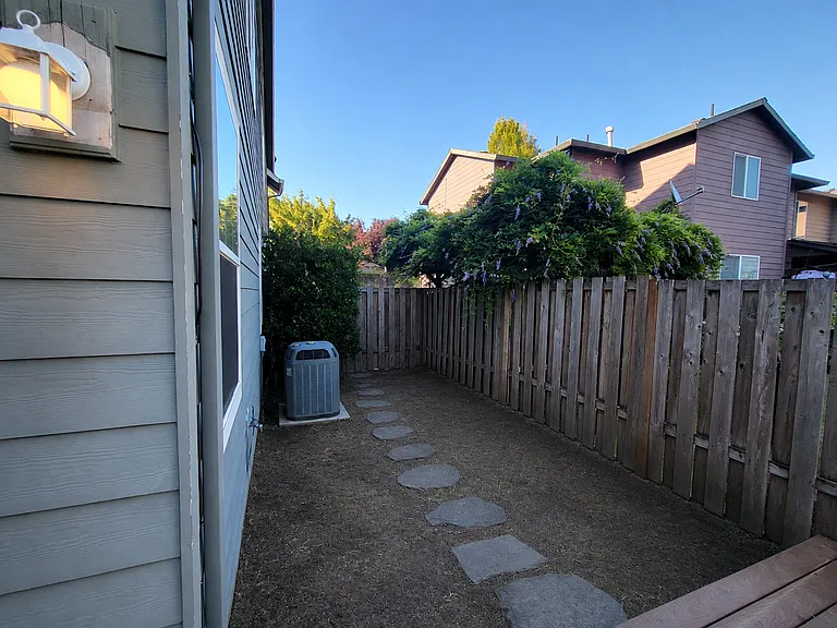2228 SE Decade Ct — Photo 31