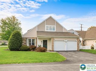 2504 Rolling Green Dr, Macungie, PA 18062