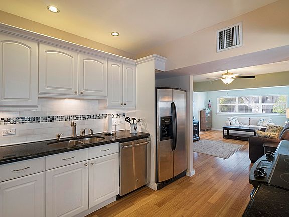 3rd image of 2026 Harbor Dr