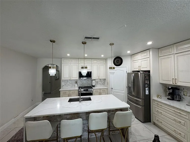 5746 Marsh Landing Dr — Photo 8
