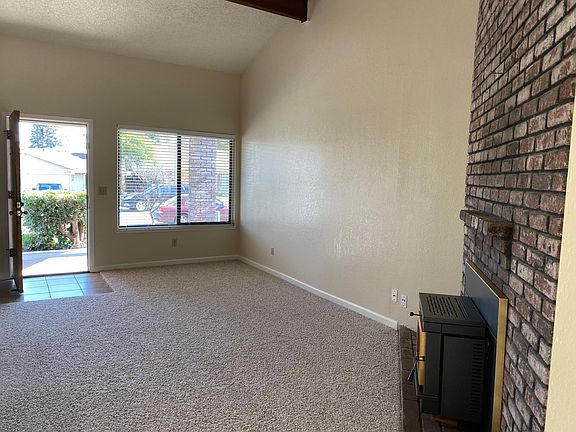 4th image of 5958 Moss Creek Cir